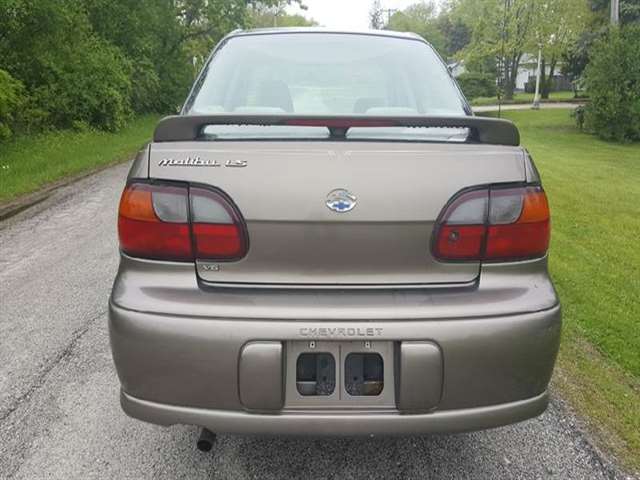 Chevrolet Malibu 2002 photo 3